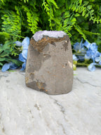 Amethist (Uruguay) cluster cut base (720 gr/11 cm)