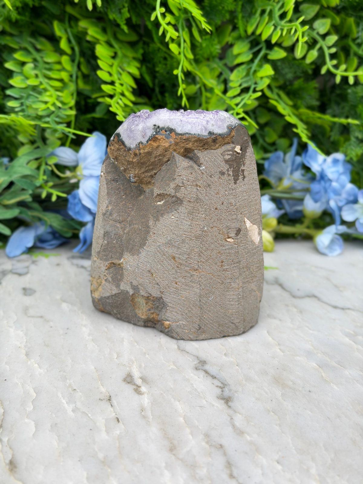 Amethist (Uruguay) cluster cut base (720 gr/11 cm)
