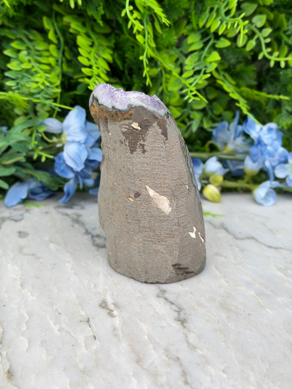 Amethist (Uruguay) cluster cut base (720 gr/11 cm)