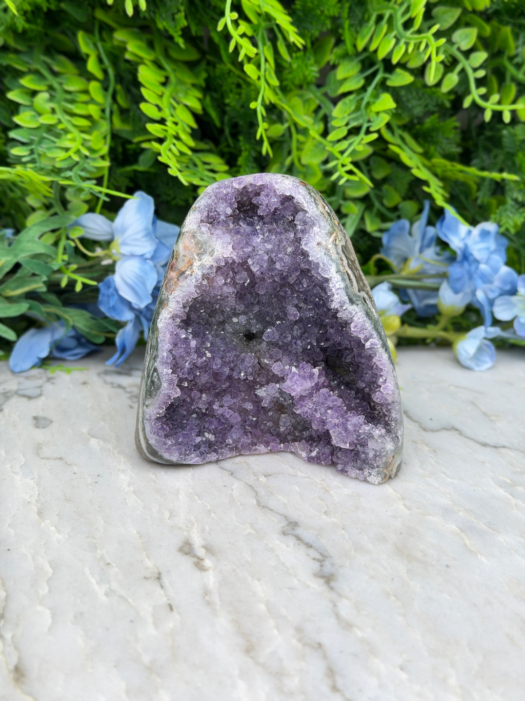 Amethyst (Uruguay) cluster-cut base (508 gr/10 cm)