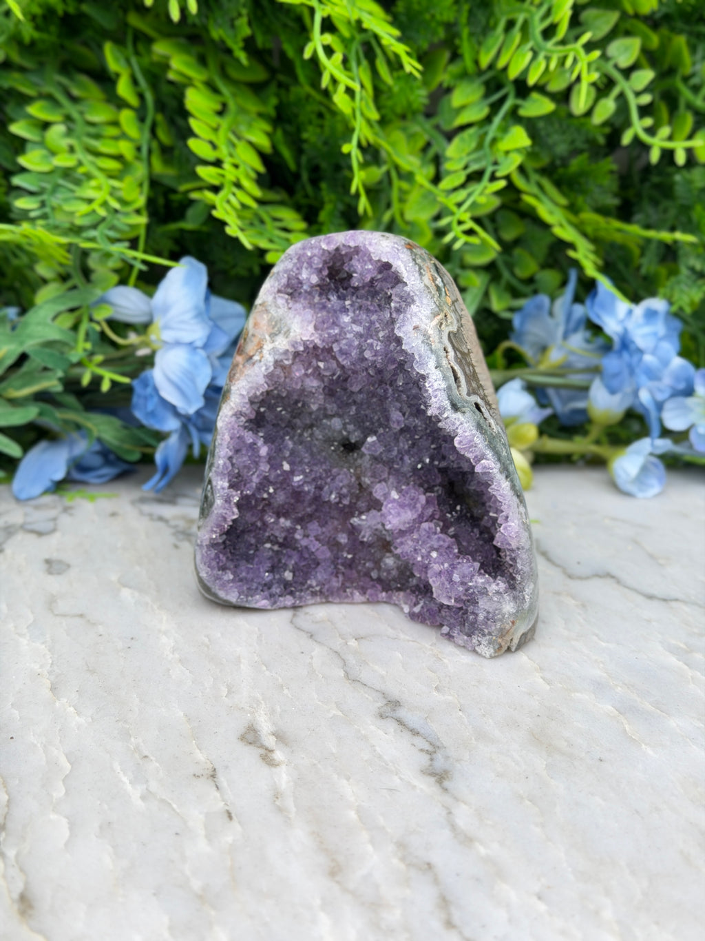 Amethyst (Uruguay) cluster-cut base (508 gr/10 cm)
