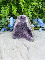 Amethyst (Uruguay) cluster-cut base (508 gr/10 cm)