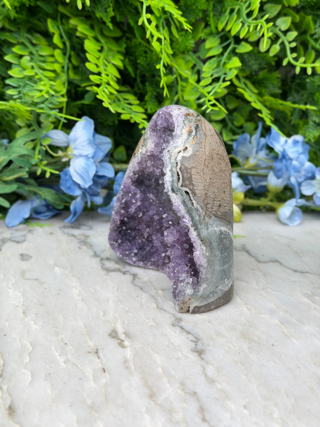 Amethyst (Uruguay) cluster-cut base (508 gr/10 cm)