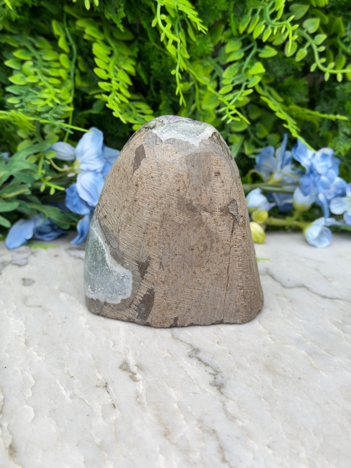 Amethyst (Uruguay) cluster-cut base (508 gr/10 cm)