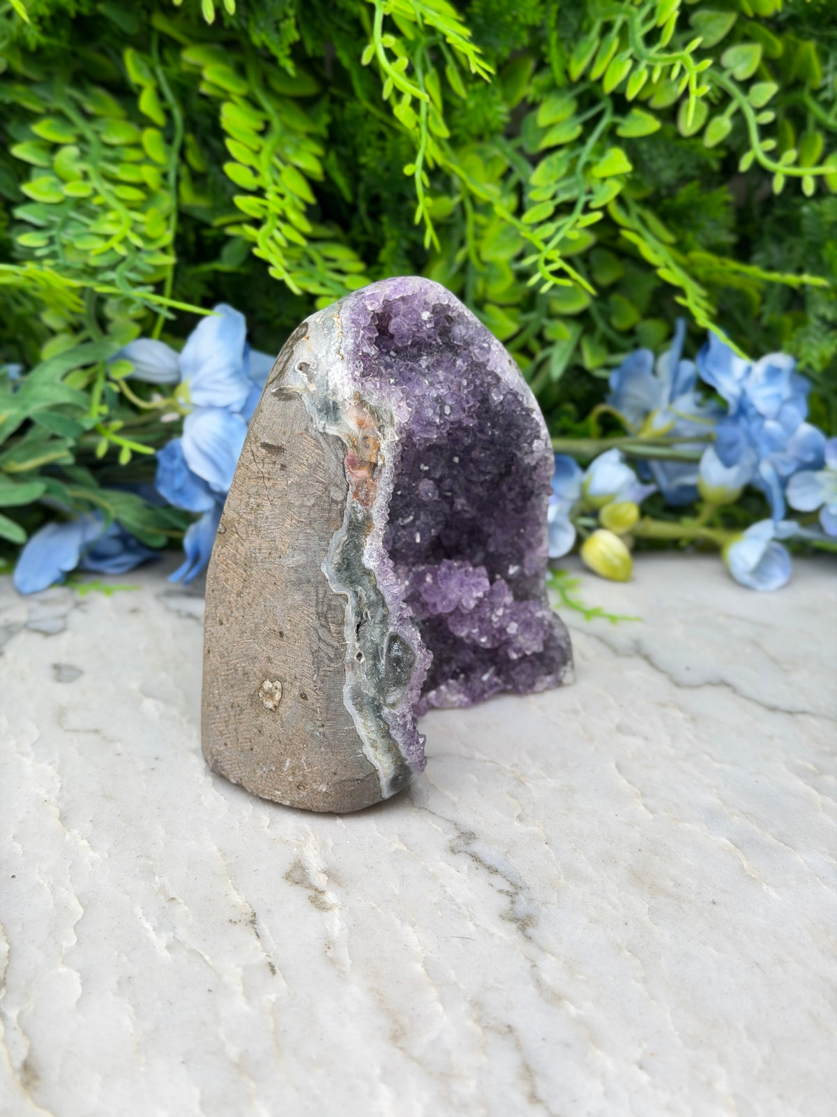Amethyst (Uruguay) cluster-cut base (508 gr/10 cm)