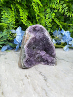 Amethyst (Uruguay) cluster-cut base (508 gr/10 cm)