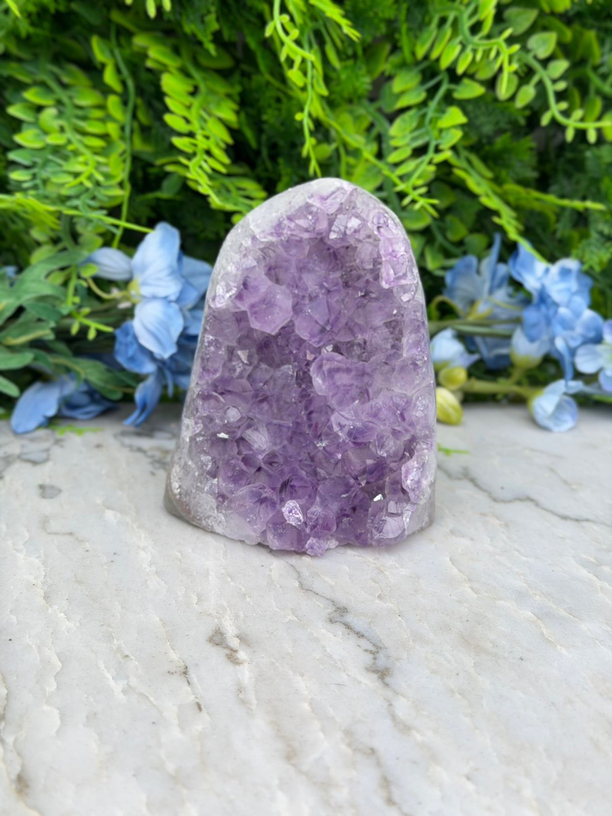 Amethist (Uruguay) cluster cut base (678 gr/10 cm)
