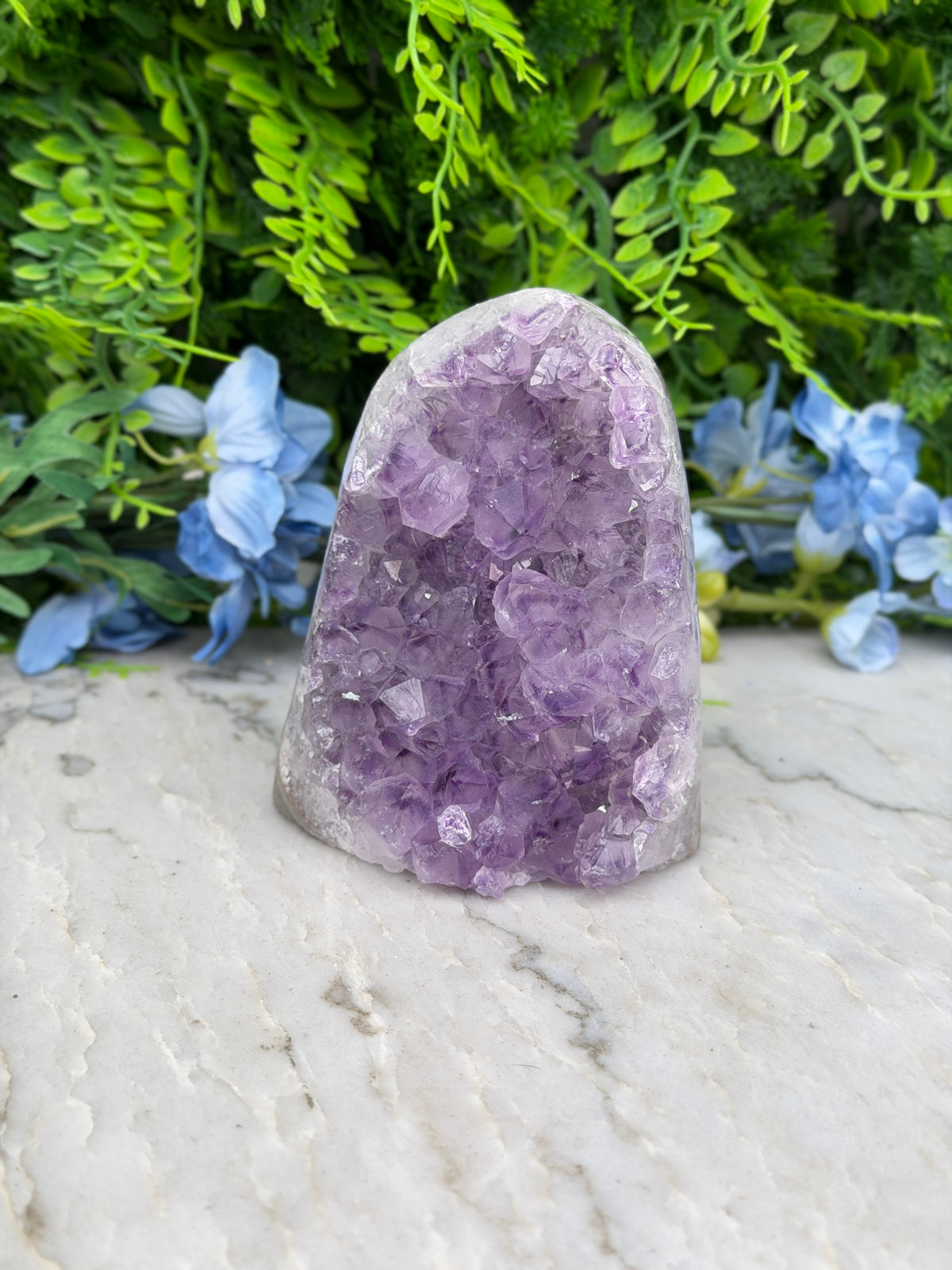 Amethist (Uruguay) cluster cut base (678 gr/10 cm)