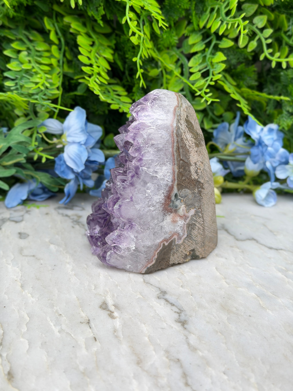 Amethist (Uruguay) cluster cut base (678 gr/10 cm)