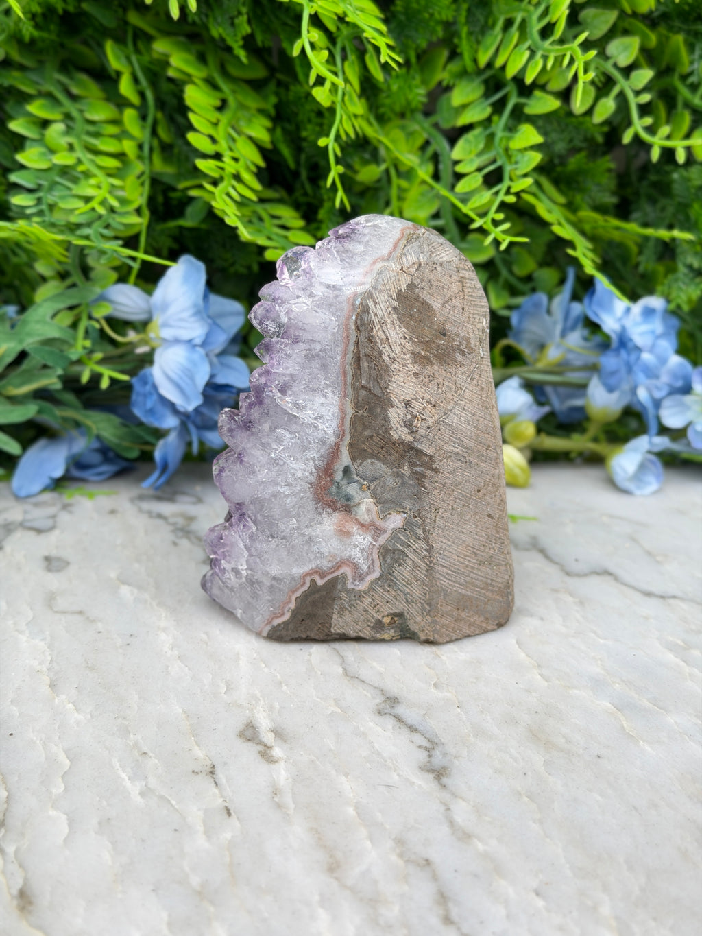 Amethist (Uruguay) cluster cut base (678 gr/10 cm)