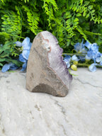 Amethist (Uruguay) cluster cut base (678 gr/10 cm)