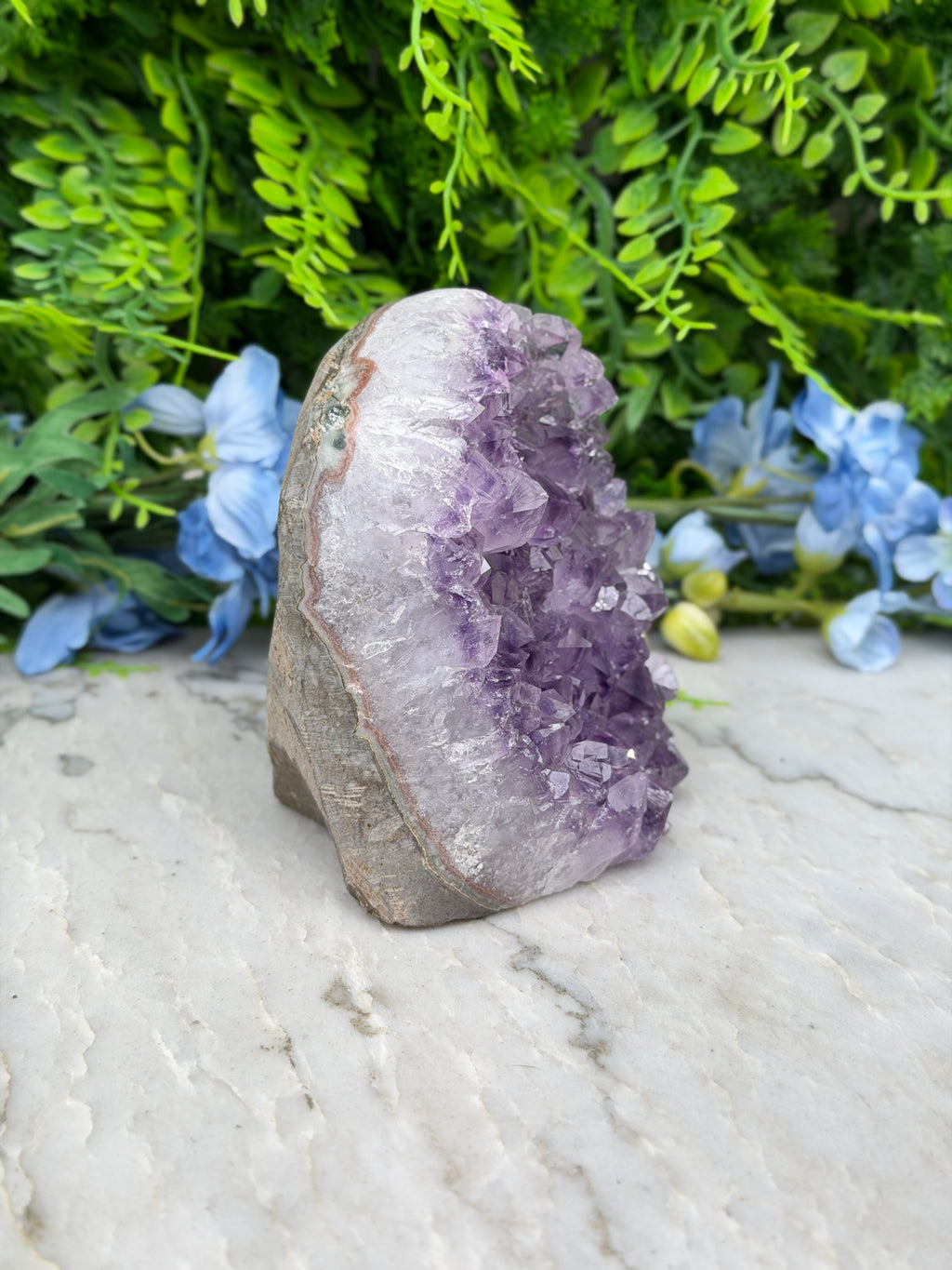 Amethist (Uruguay) cluster cut base (678 gr/10 cm)