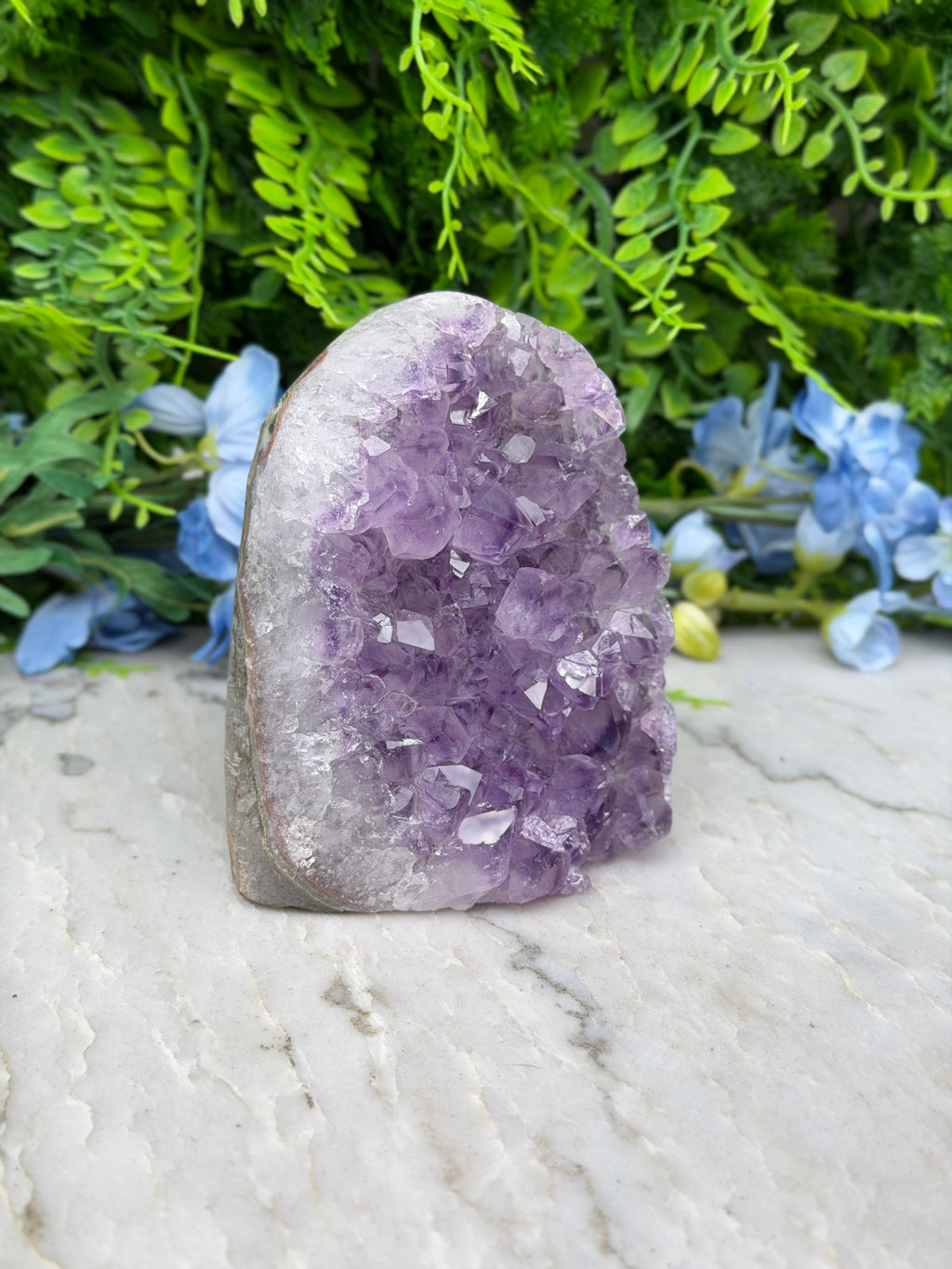 Amethist (Uruguay) cluster cut base (678 gr/10 cm)