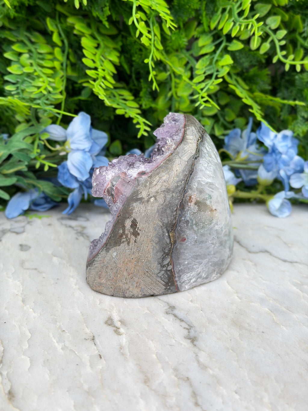 Amethist (Uruguay) cluster speciale formatie cut base (784 gr/10 cm)