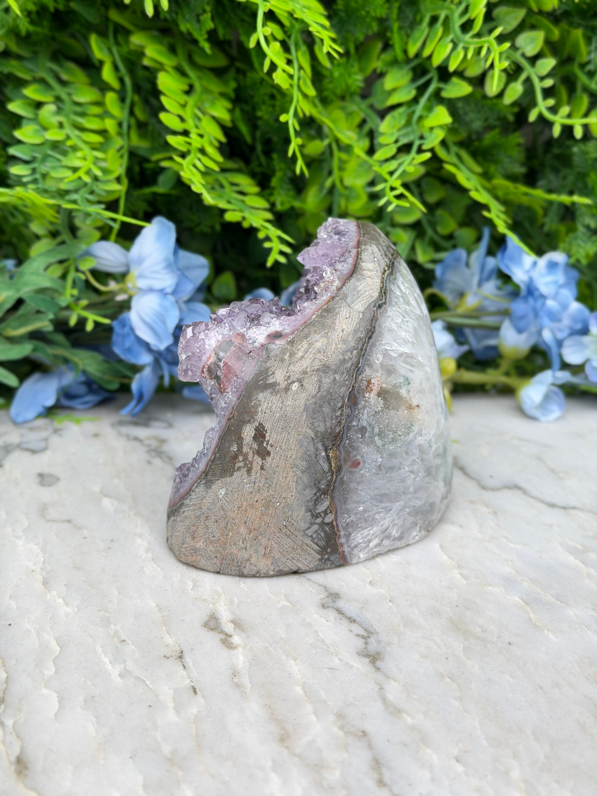 Amethist (Uruguay) cluster speciale formatie cut base (784 gr/10 cm)