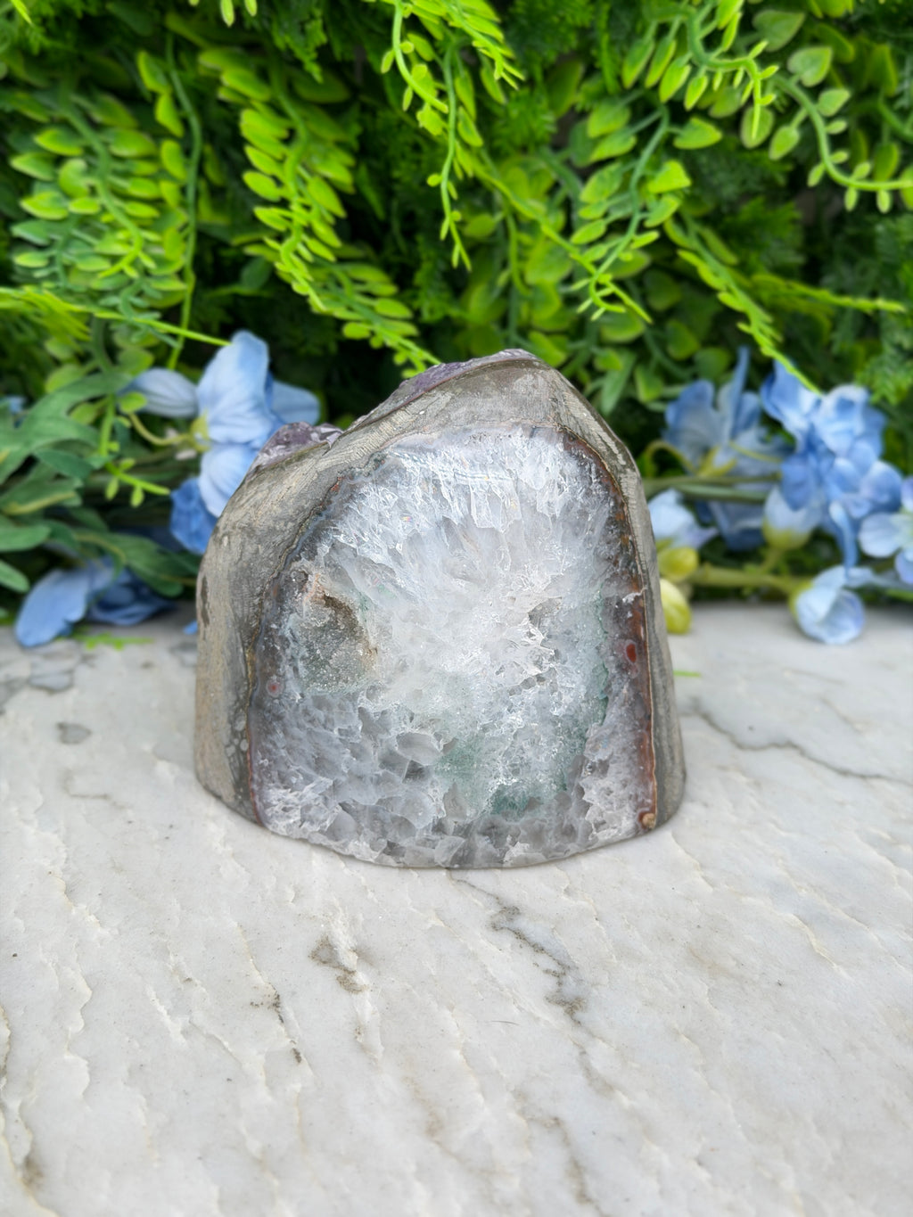 Amethist (Uruguay) cluster speciale formatie cut base (784 gr/10 cm)