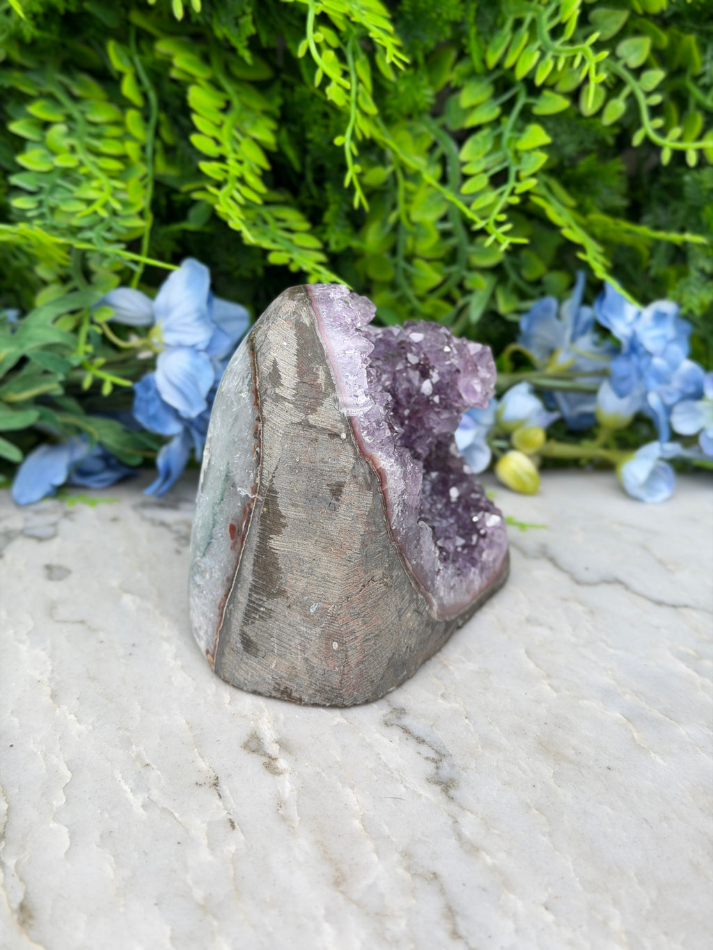 Amethist (Uruguay) cluster speciale formatie cut base (784 gr/10 cm)
