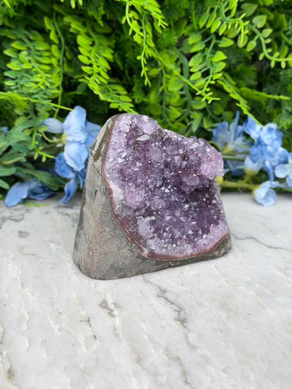 Amethist (Uruguay) cluster speciale formatie cut base (784 gr/10 cm)