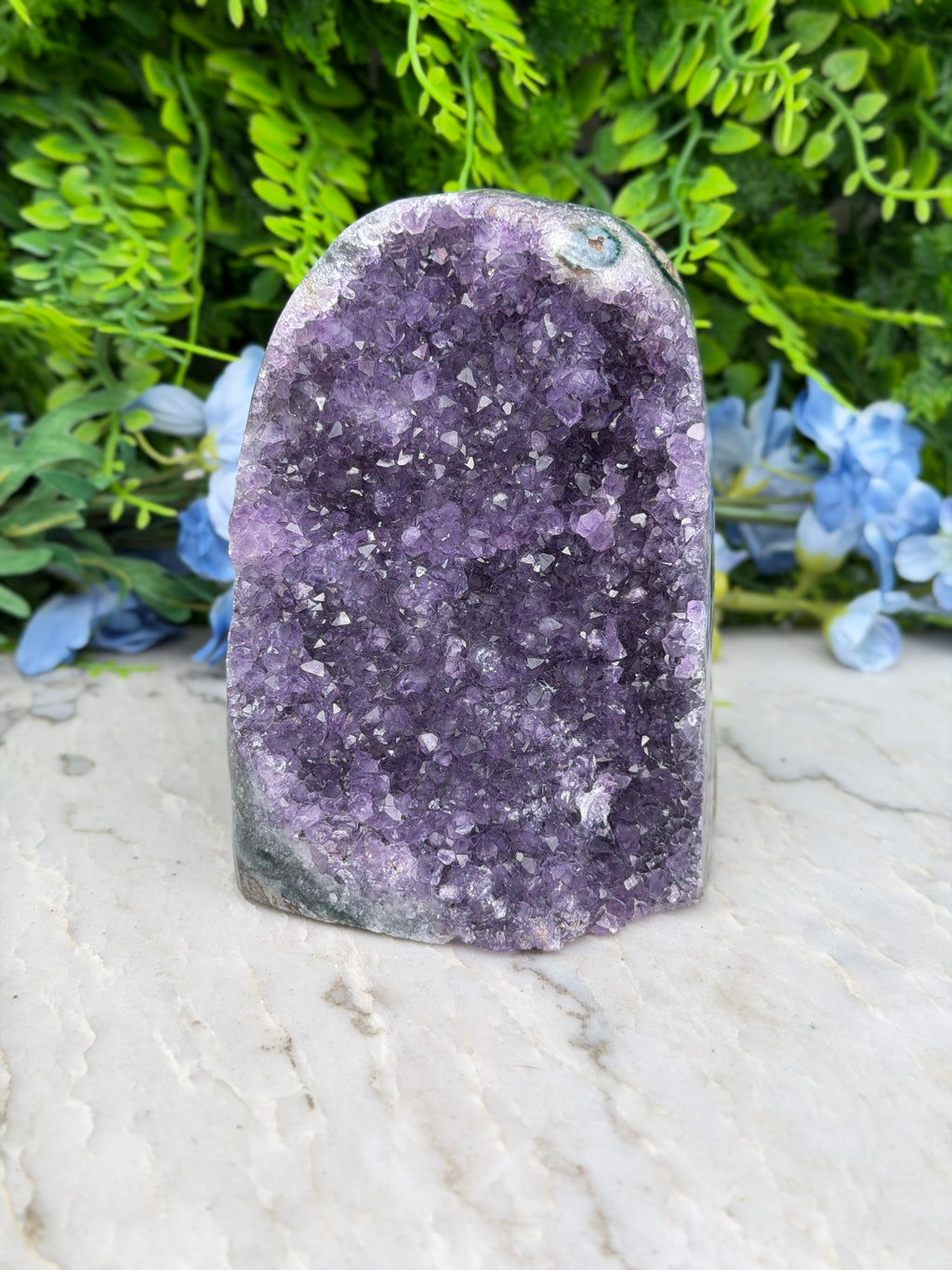 Amethist (Uruguay) cluster cut base (1092 gr/12 cm)