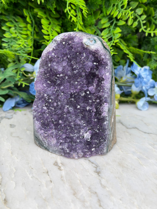 Amethyst (Uruguay) cluster-cut base (1092 gr/12 cm)