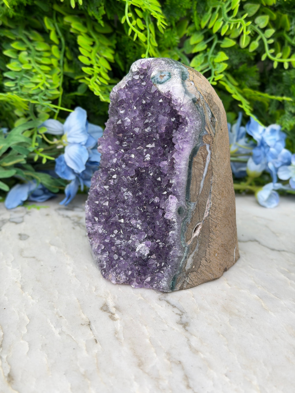 Amethist (Uruguay) cluster cut base (1092 gr/12 cm)
