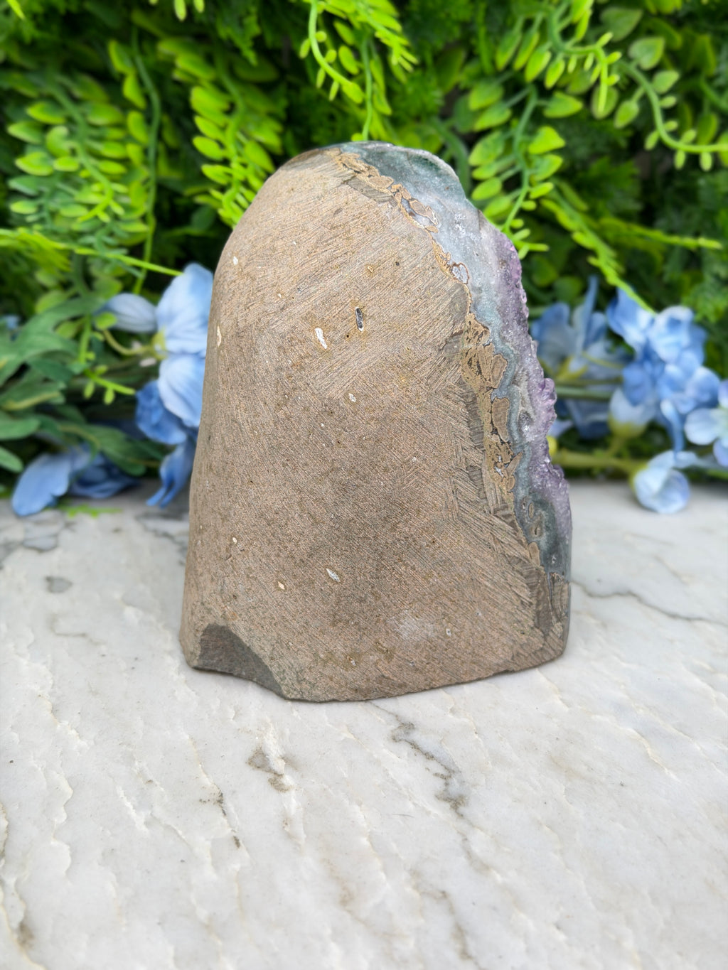 Amethist (Uruguay) cluster cut base (1092 gr/12 cm)