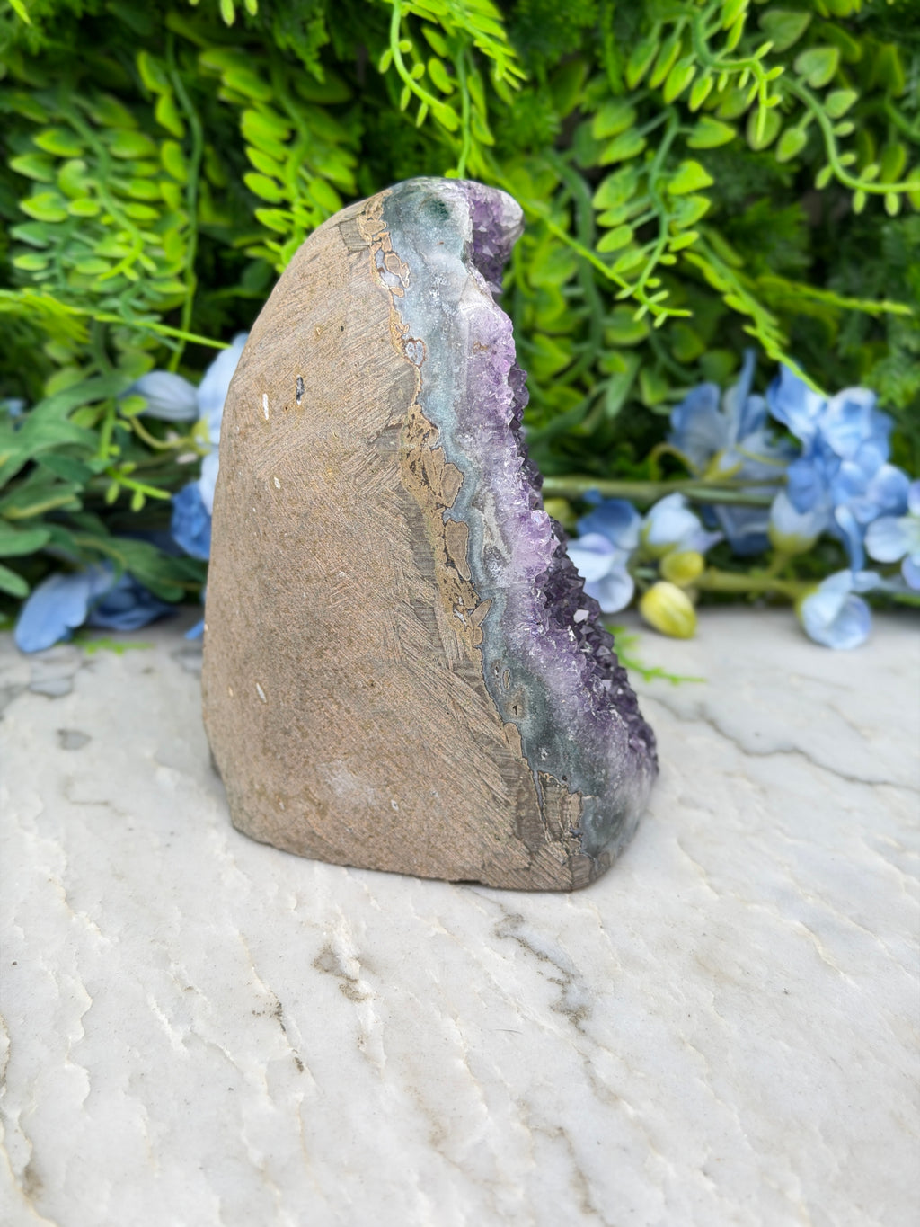 Amethist (Uruguay) cluster cut base (1092 gr/12 cm)