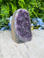 Amethist (Uruguay) cluster cut base (1092 gr/12 cm)