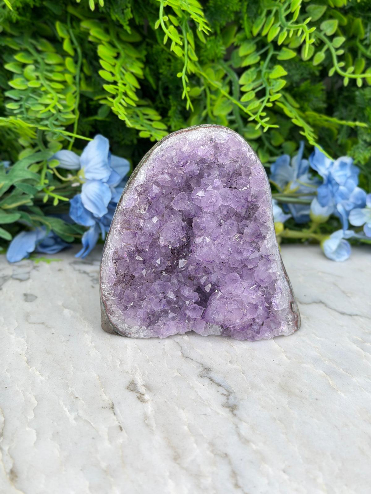 Amethist (Uruguay) cluster cut base (742 gr/10 cm)