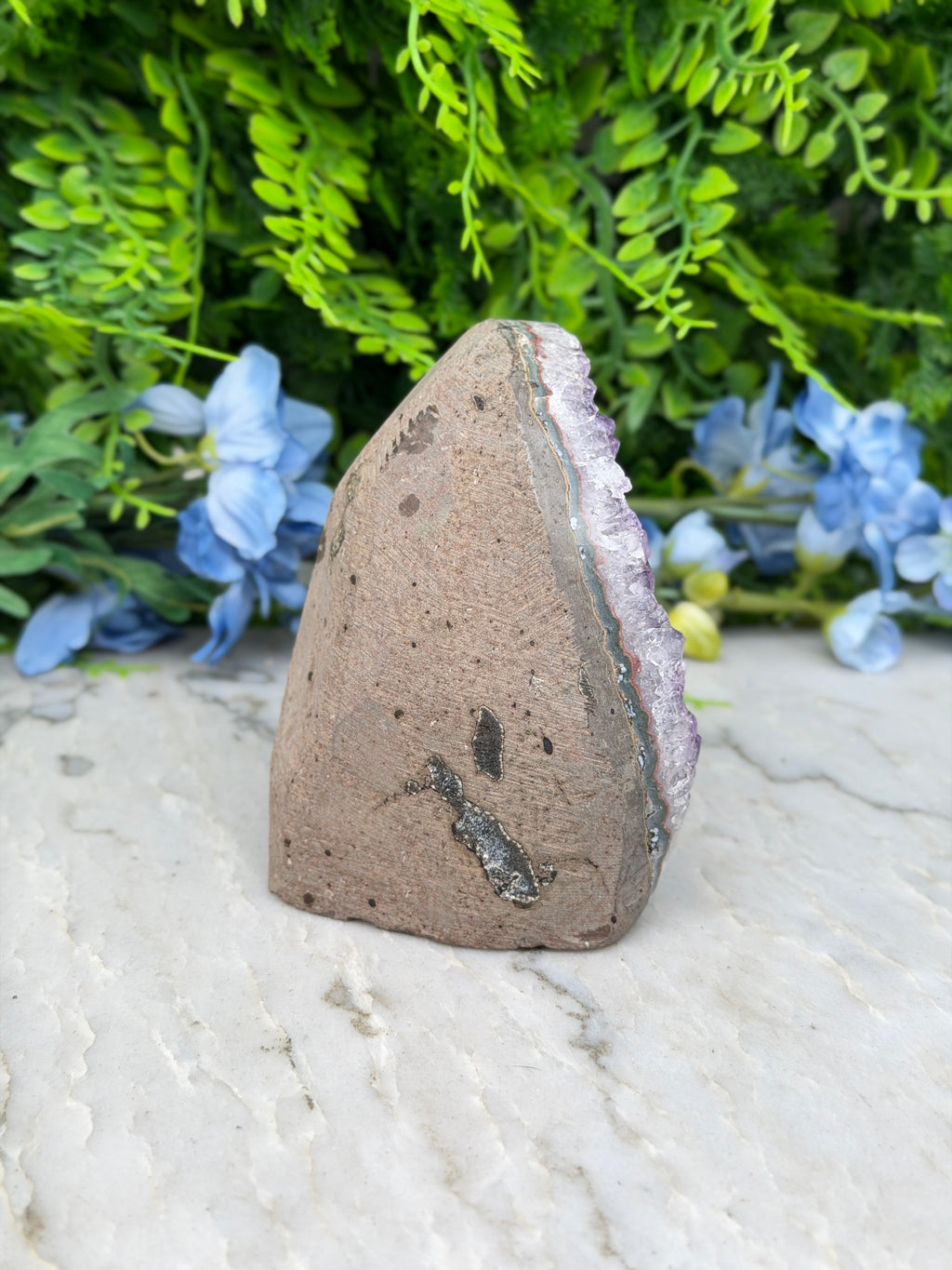 Amethyst (Uruguay) cluster-cut base (742 gr/10 cm)