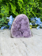 Amethyst (Uruguay) cluster-cut base (742 gr/10 cm)