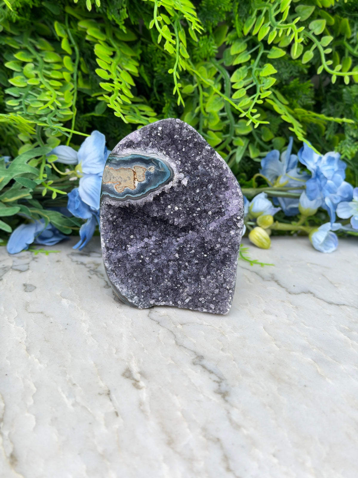 Amethist (Uruguay) cluster cut base (496 gr/10 cm)