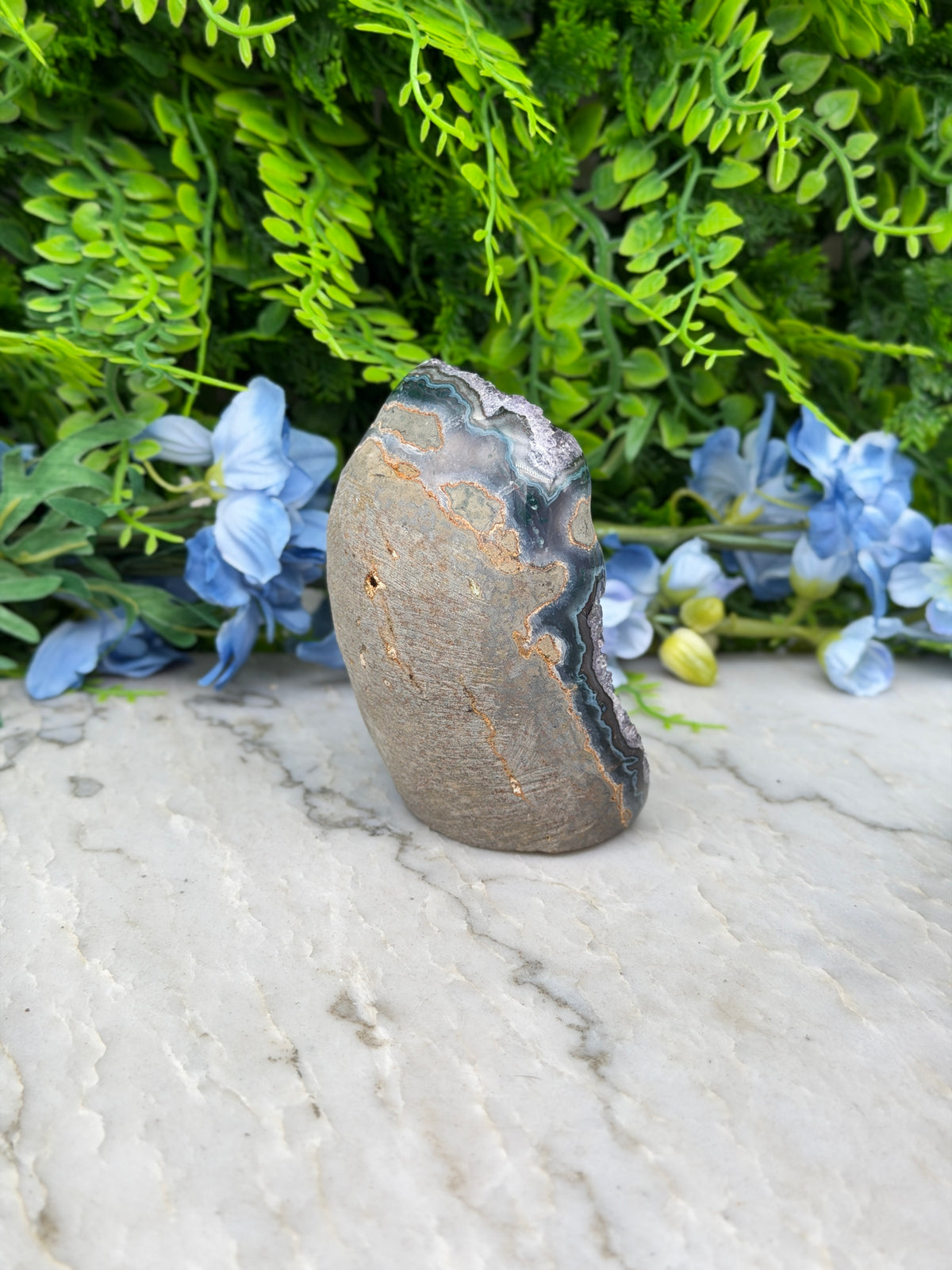 Amethist (Uruguay) cluster cut base (496 gr/10 cm)