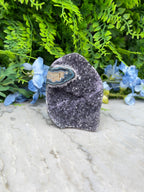Amethist (Uruguay) cluster cut base (496 gr/10 cm)