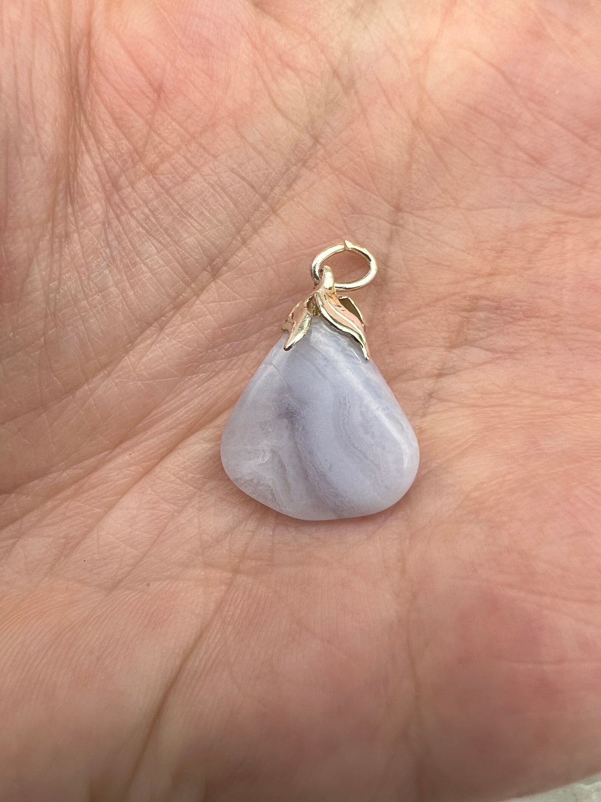 Chalcedoon hanger