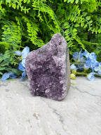 Amethist (Uruguay) cluster cut base (684 gr/11 cm)