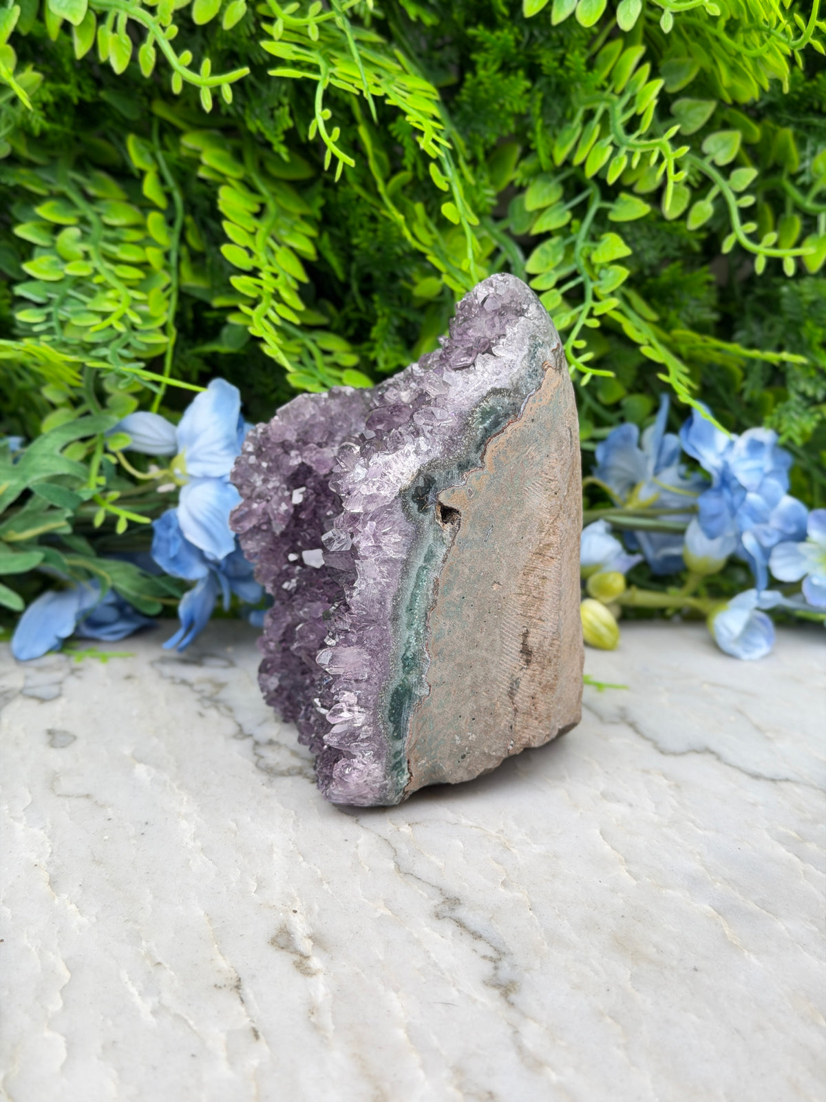 Amethist (Uruguay) cluster cut base (684 gr/11 cm)