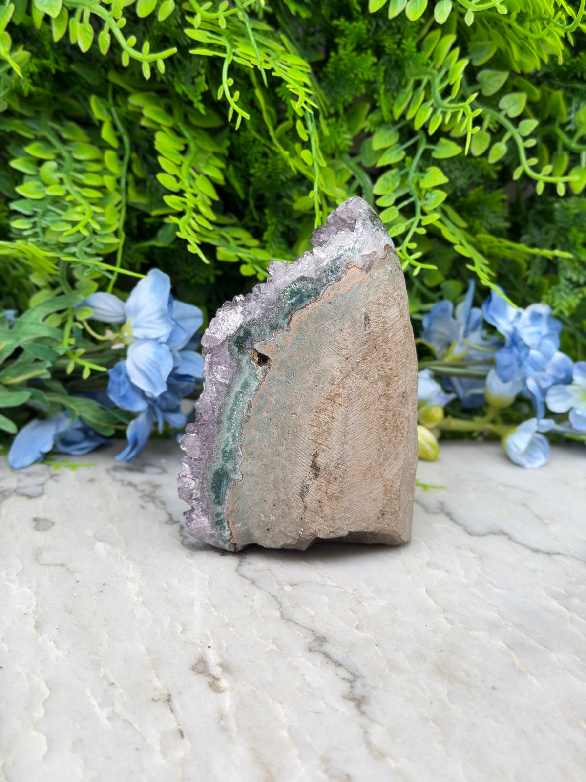 Amethist (Uruguay) cluster cut base (684 gr/11 cm)