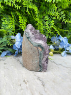 Amethist (Uruguay) cluster cut base (684 gr/11 cm)