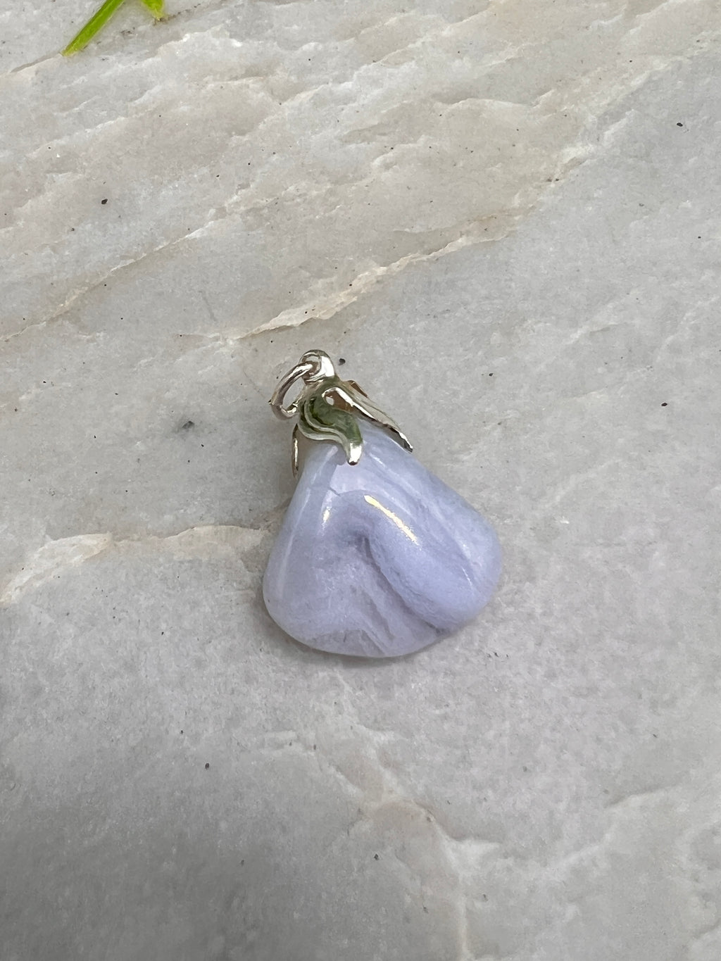 Chalcedoon hanger