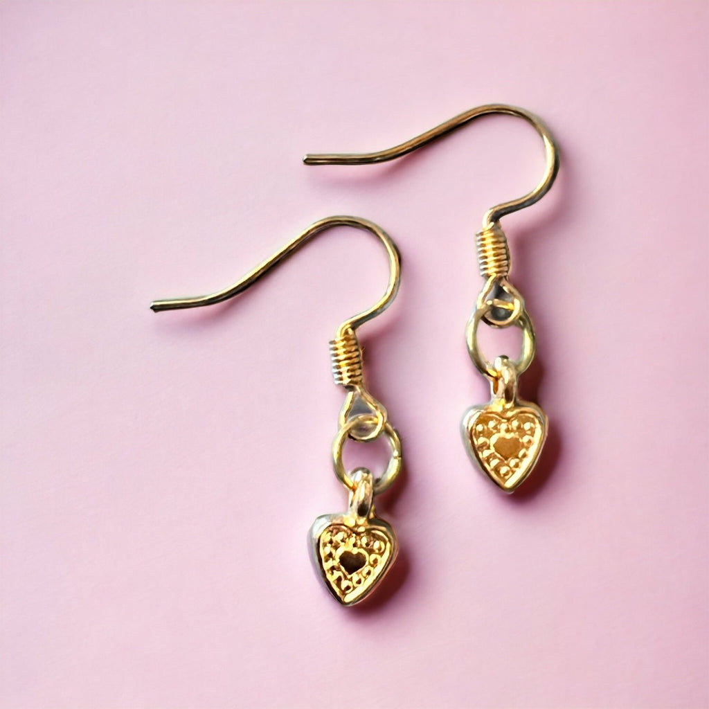 Ohrringe mit goldenem Herz von KEY LIME STORE