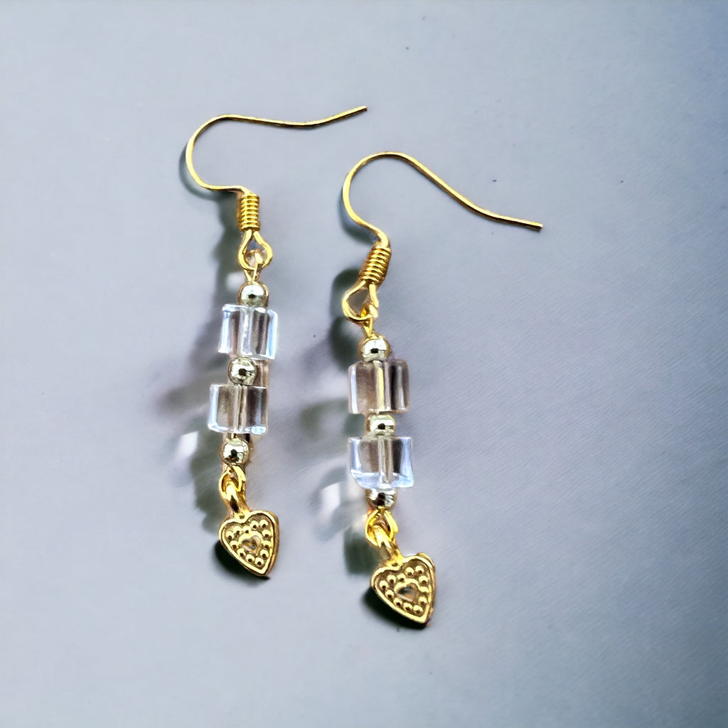 Ohrringe mit goldenem Herz von KEY LIME STORE