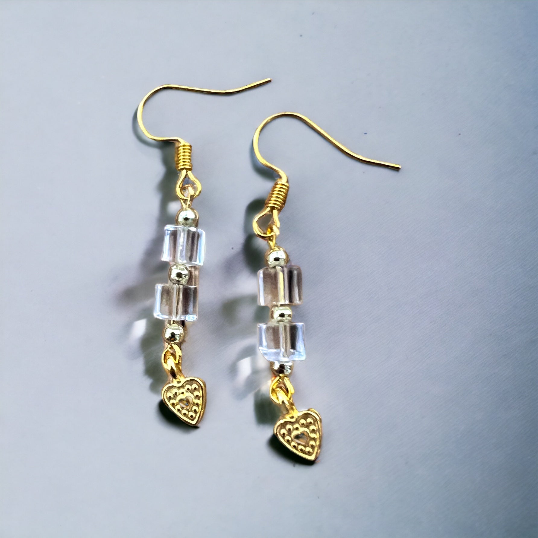 Ohrringe mit goldenem Herz von KEY LIME STORE