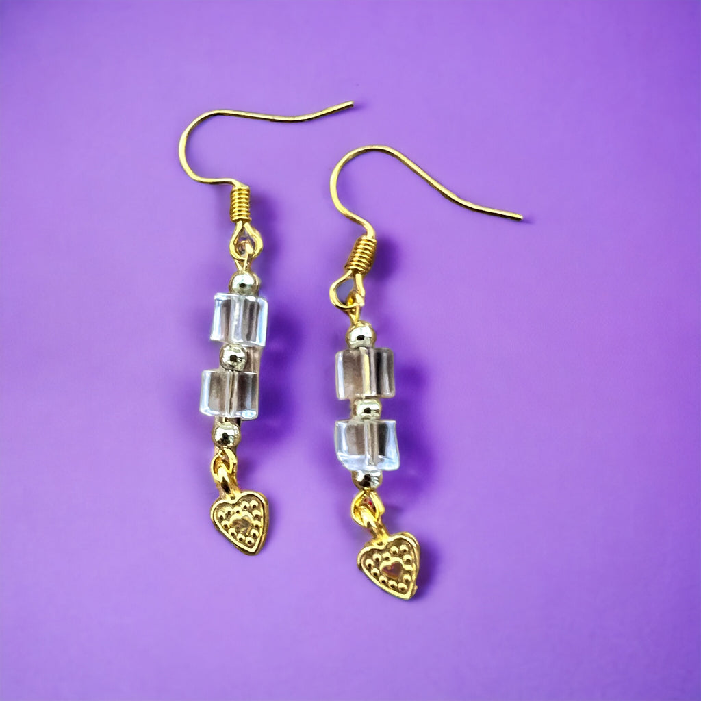 Ohrringe mit goldenem Herz von KEY LIME STORE