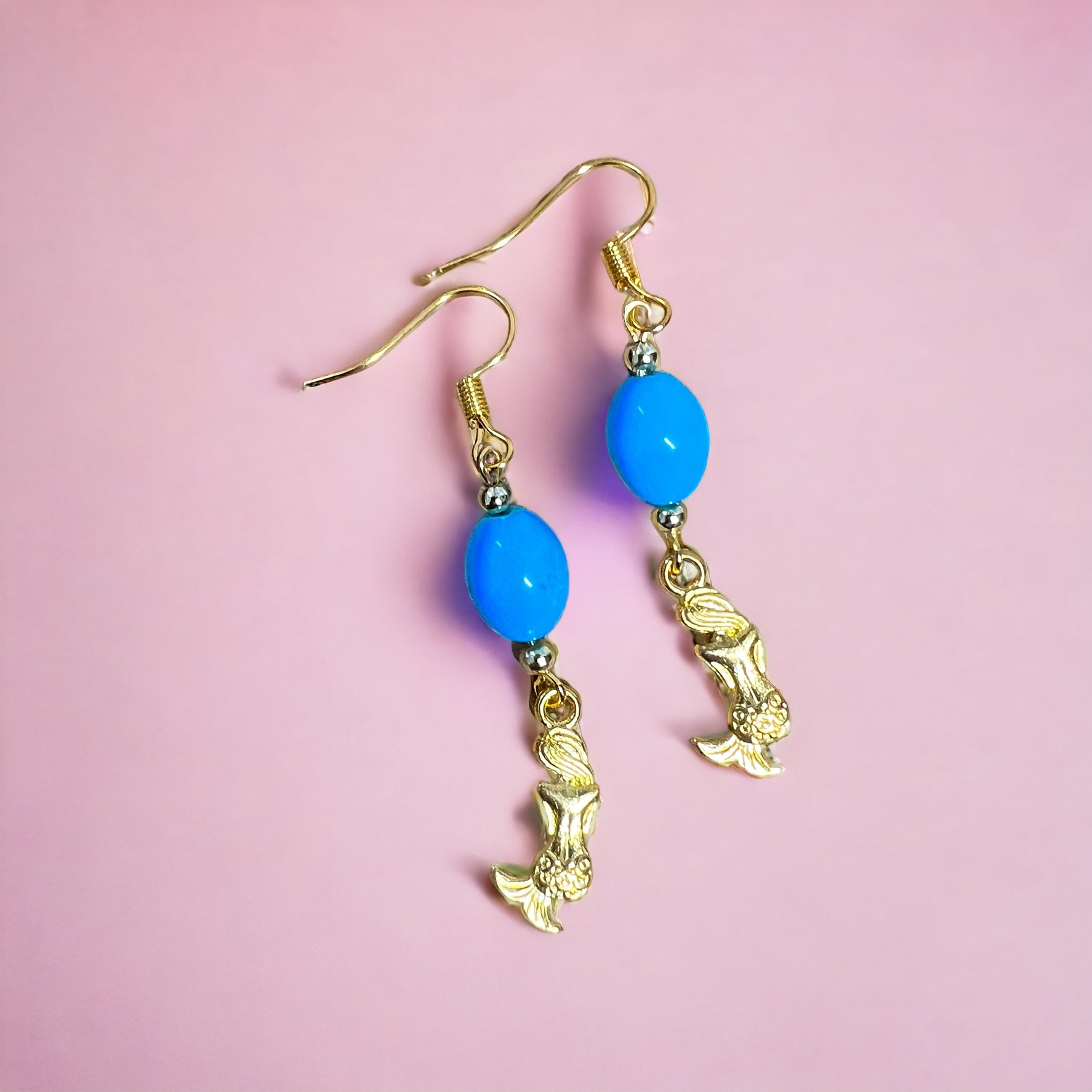 Blauwe gouden zeemeermin oorbellen