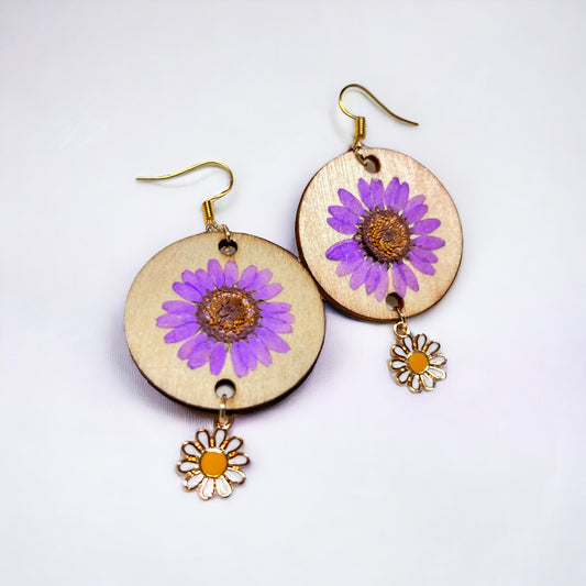Purple dried flower pendant and daisy pendant gold earrings