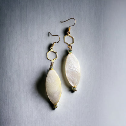 Goud beige oorbellen