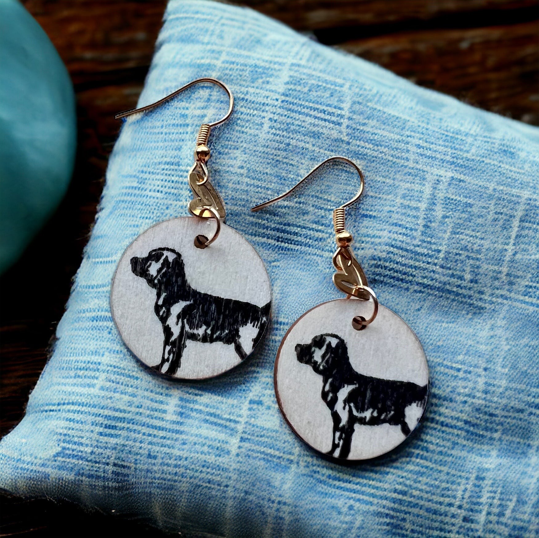 Hunde-Ohrringe mit goldenem Herz