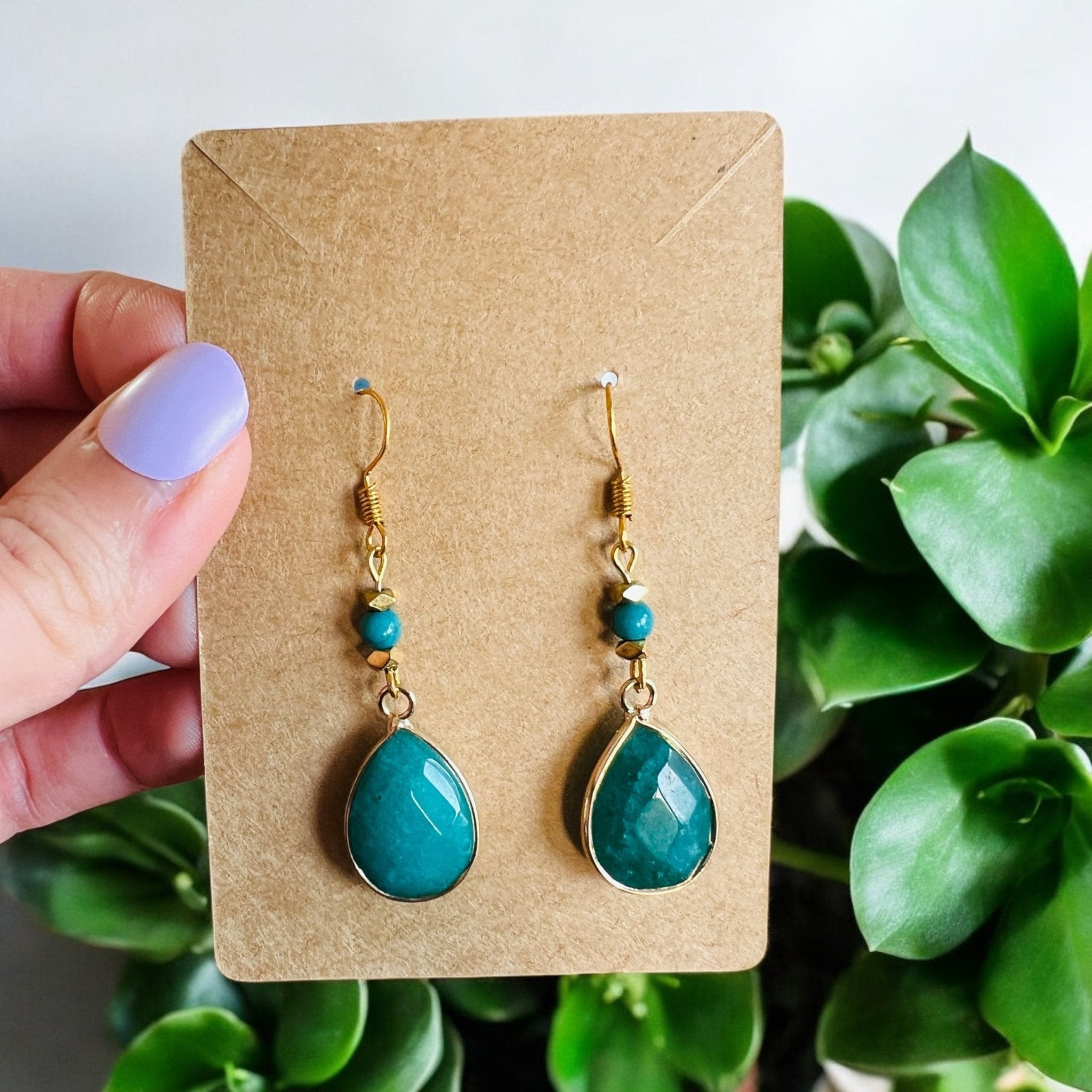 Groen gouden oorbellen by KEY LIME STORE