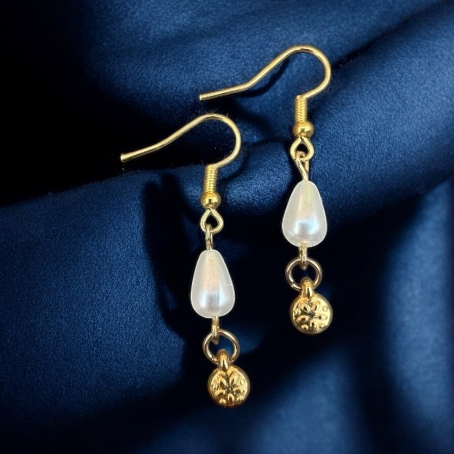 Goldene Perlenohrringe – Länge 4,5 cm